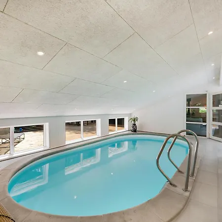 Awesome In With 3 Bedrooms, Internet And Sauna *