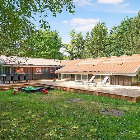 Awesome In With 3 Bedrooms, Internet And Sauna *